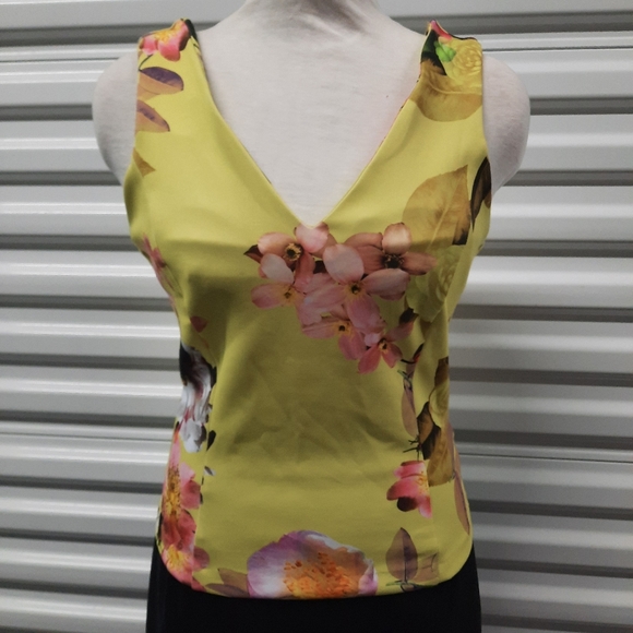 Bold Elements Top - Picture 2 of 7